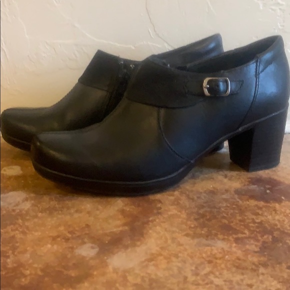 clarks comfy work shoes